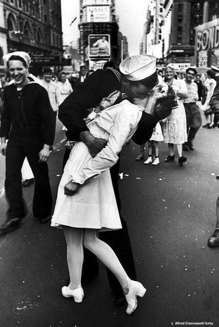 kissing-sailor.jpg (91 KiB) Viewed 3125 times kissing-sailor.jpg